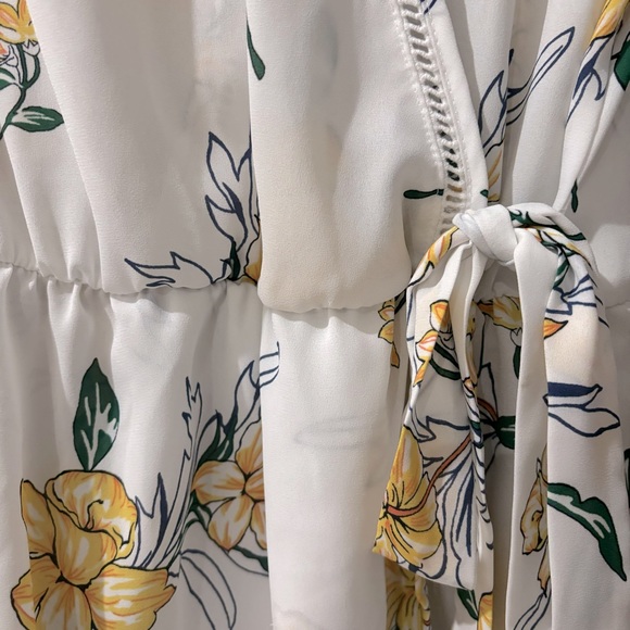 Yellow Floral Peplum-Style V-Neck Blouse - Picture 6 of 6